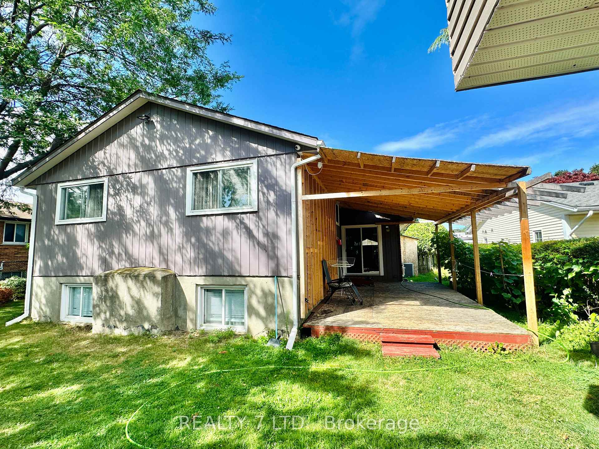 Photo 37 of 674 Vine Street, St. Catharines, Lakeshore — HOMEH
