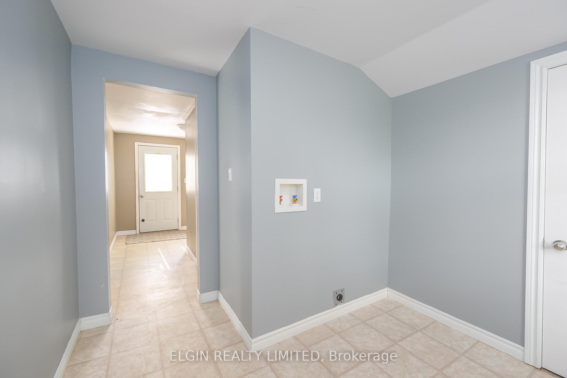 Photo 5 of 178 Wellington Street, St. Thomas — HOMEH