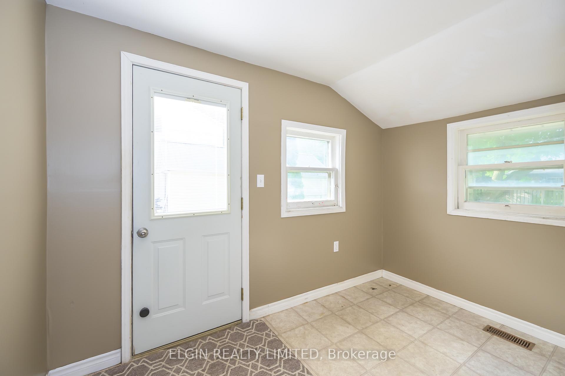Photo 6 of 178 Wellington Street, St. Thomas — HOMEH
