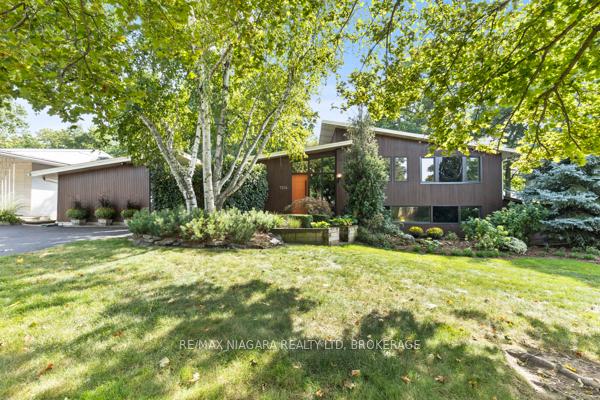 Photo 1 of 10 Marwood Circle, St. Catharines, Glendale/Glenridge — HOMEH