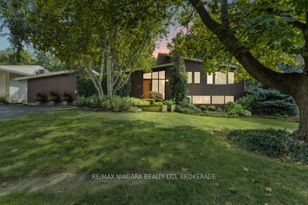 Photo 2 of 10 Marwood Circle, St. Catharines, Glendale/Glenridge — HOMEH