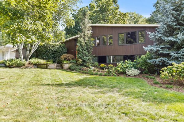 Photo 4 of 10 Marwood Circle, St. Catharines, Glendale/Glenridge — HOMEH