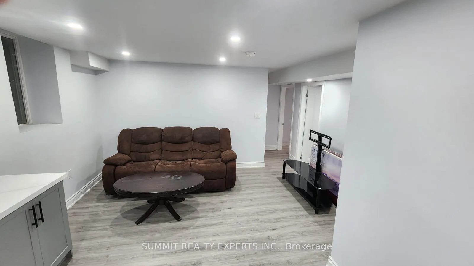 Photo 3 of 107 Banbridge Crescent, Brampton, Credit Valley — HOMEH