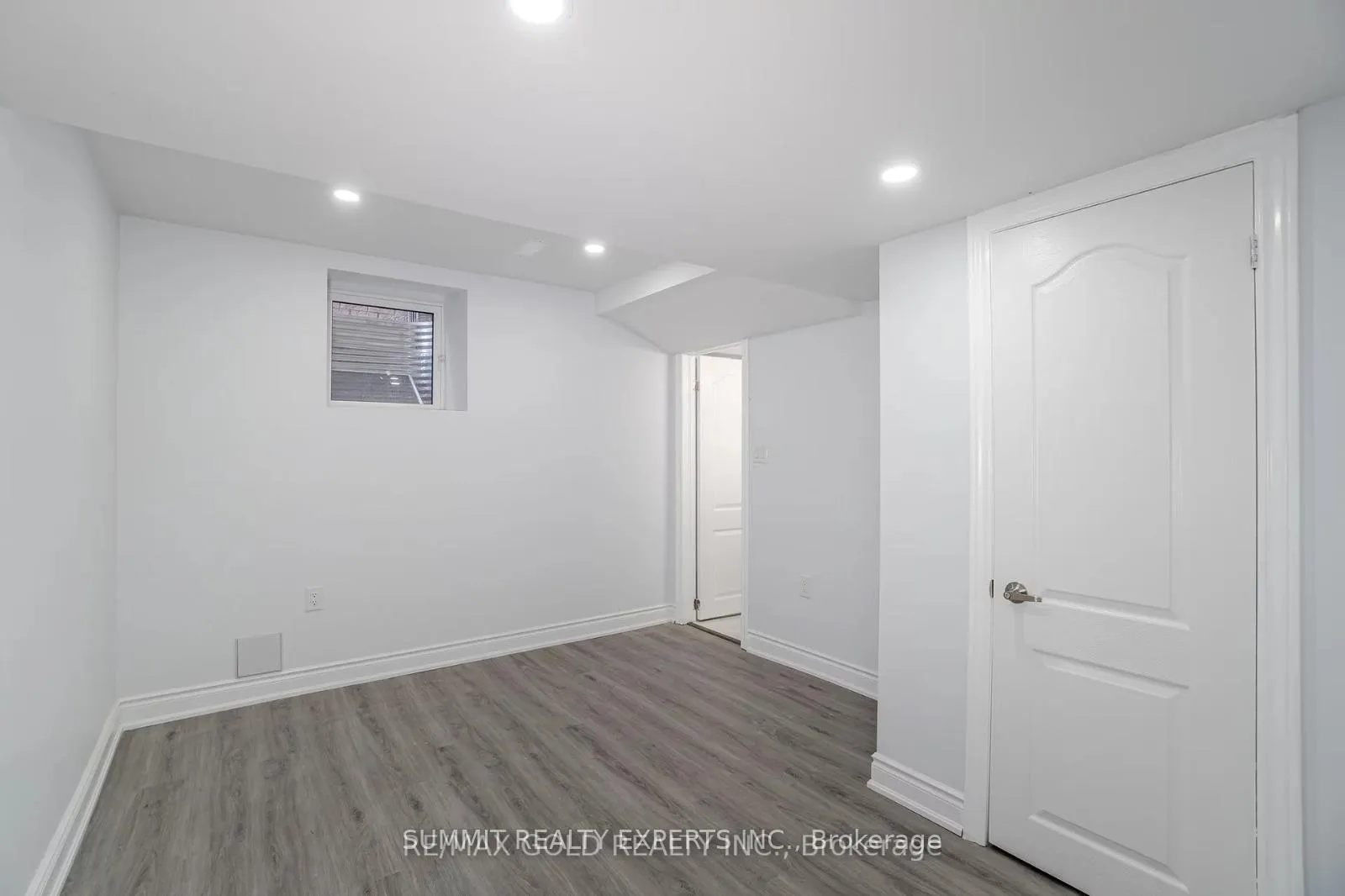 Photo 4 of 107 Banbridge Crescent, Brampton, Credit Valley — HOMEH