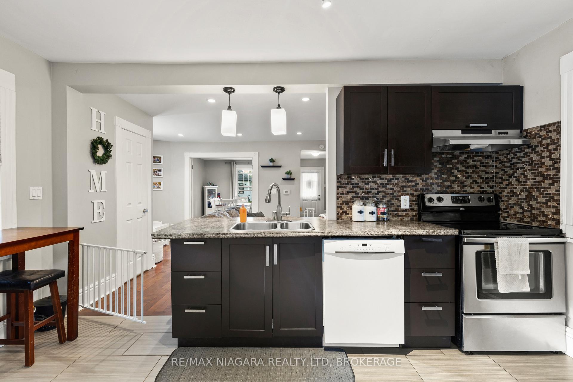 Photo 11 of 85 Maple Street, St. Catharines, Downtown — HOMEH