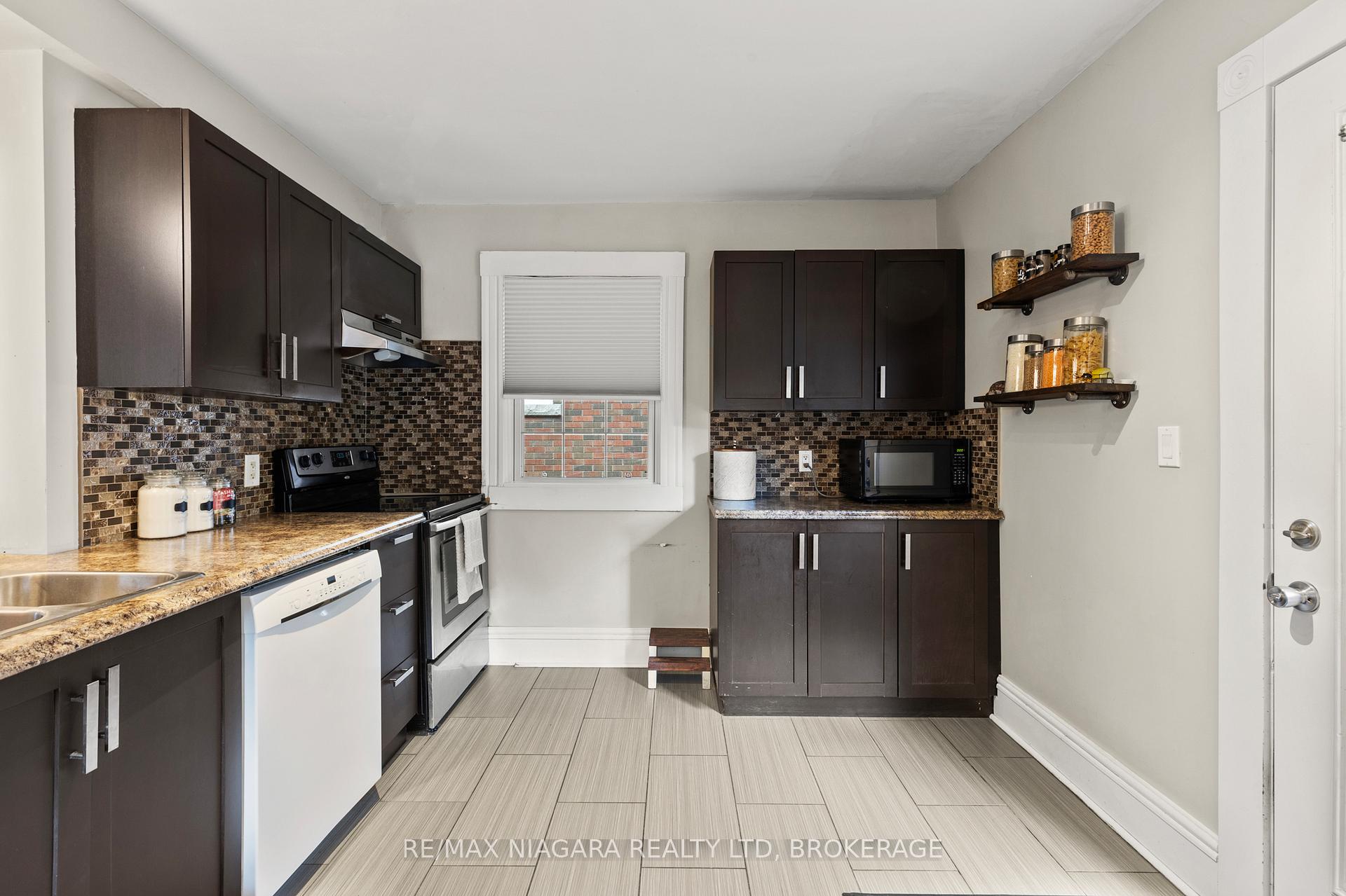 Photo 12 of 85 Maple Street, St. Catharines, Downtown — HOMEH