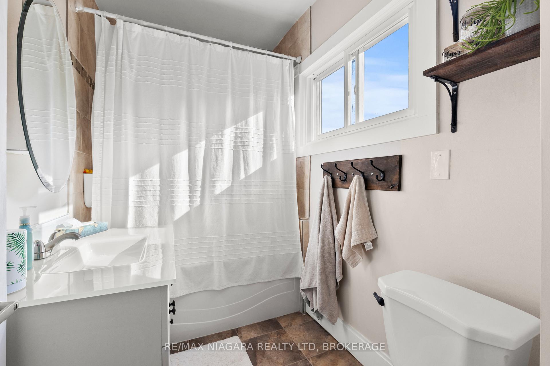 Photo 20 of 85 Maple Street, St. Catharines, Downtown — HOMEH