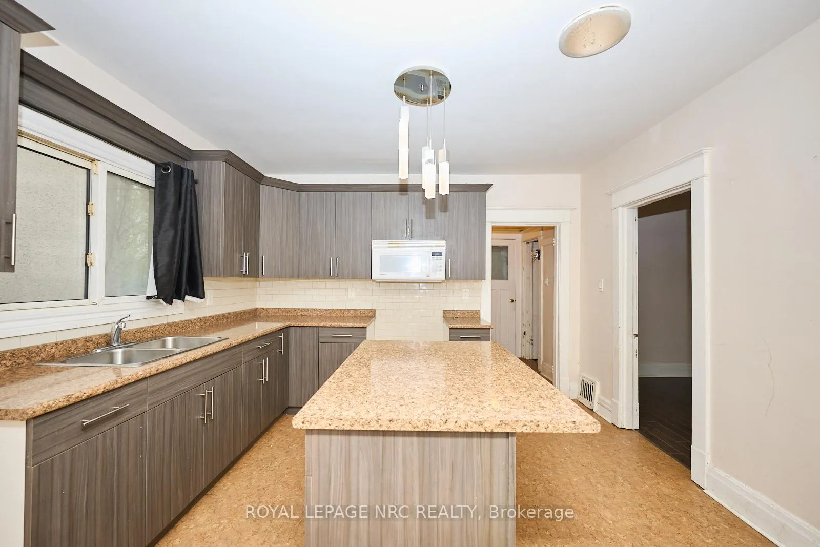 Photo 79 of 11 Beech Street, St. Catharines, Downtown — HOMEH