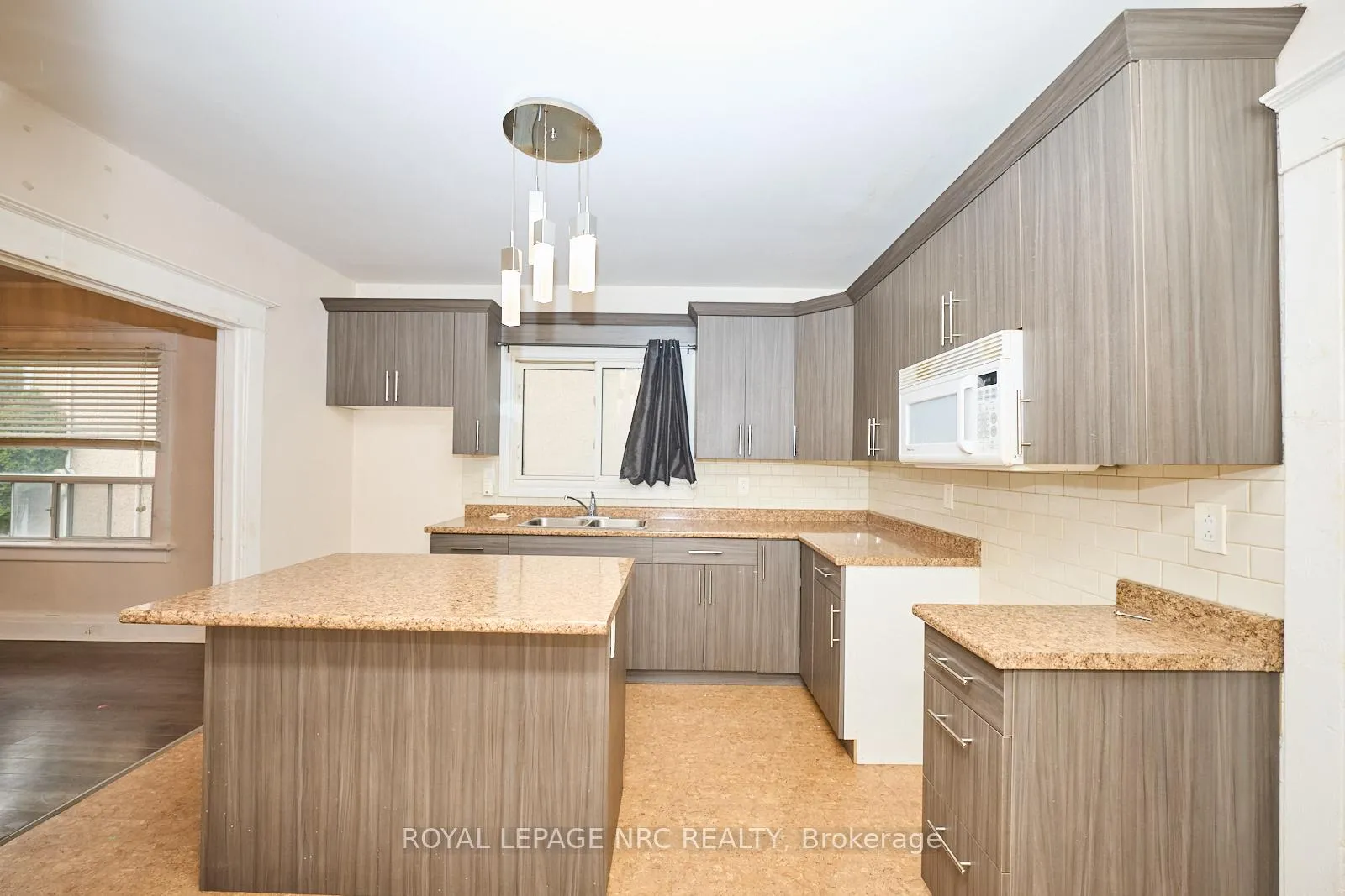 Photo 89 of 11 Beech Street, St. Catharines, Downtown — HOMEH