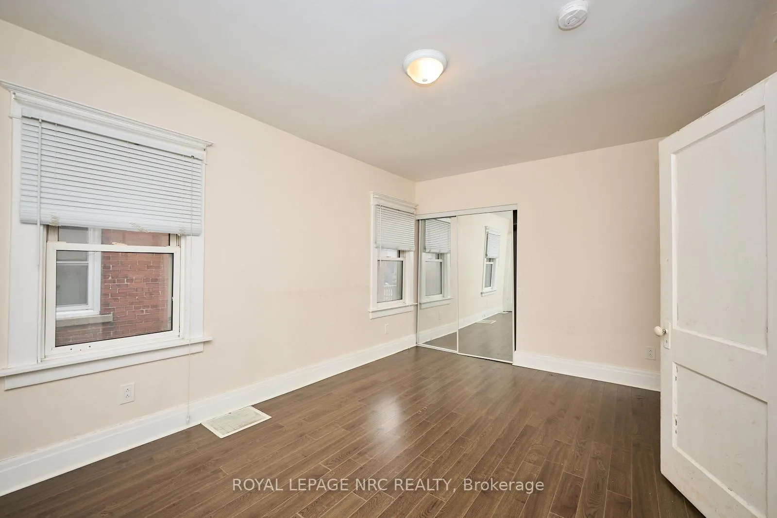 Photo 110 of 11 Beech Street, St. Catharines, Downtown — HOMEH