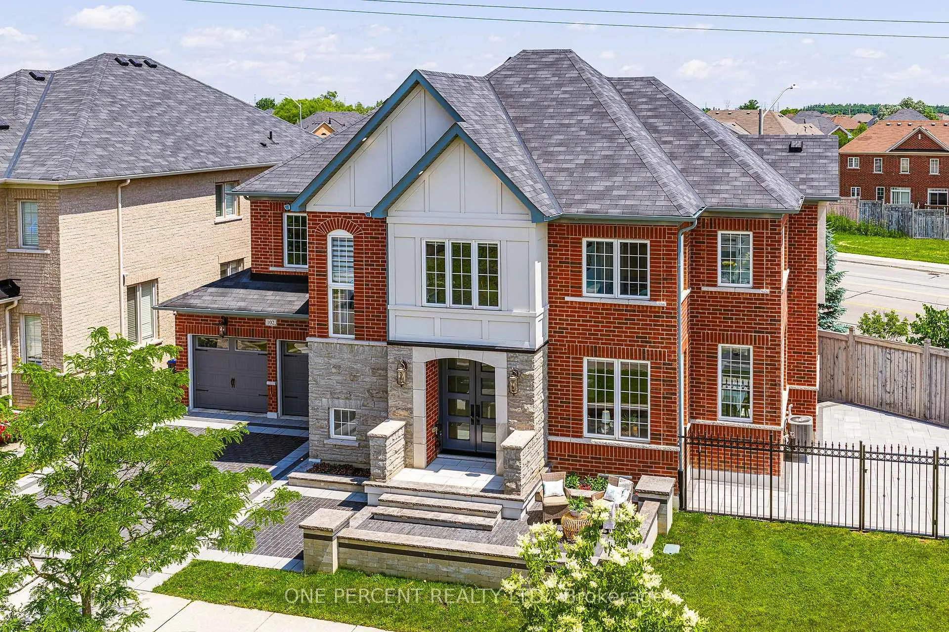 Photo 3 of 102 Monkton Circle, Brampton, Credit Valley — HOMEH