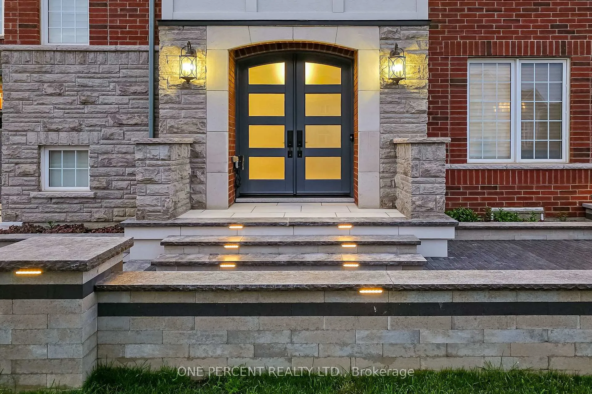 Photo 6 of 102 Monkton Circle, Brampton, Credit Valley — HOMEH