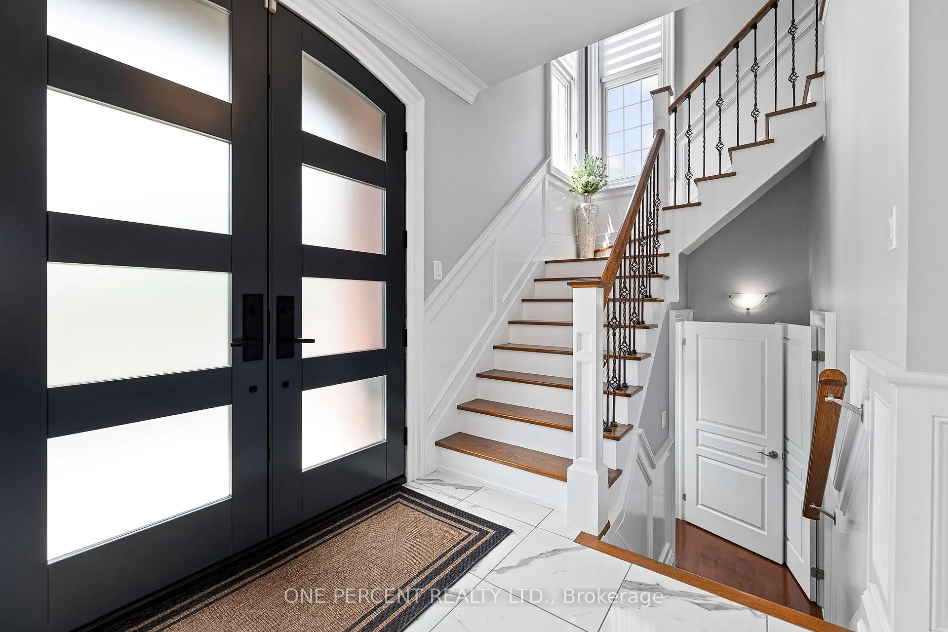 Photo 8 of 102 Monkton Circle, Brampton, Credit Valley — HOMEH