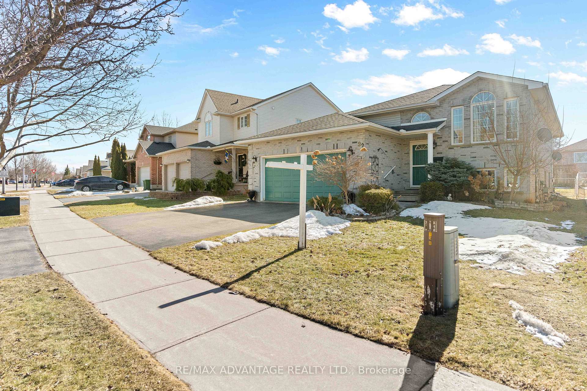 Photo 2 of 92 Axford Parkway, St. Thomas — HOMEH