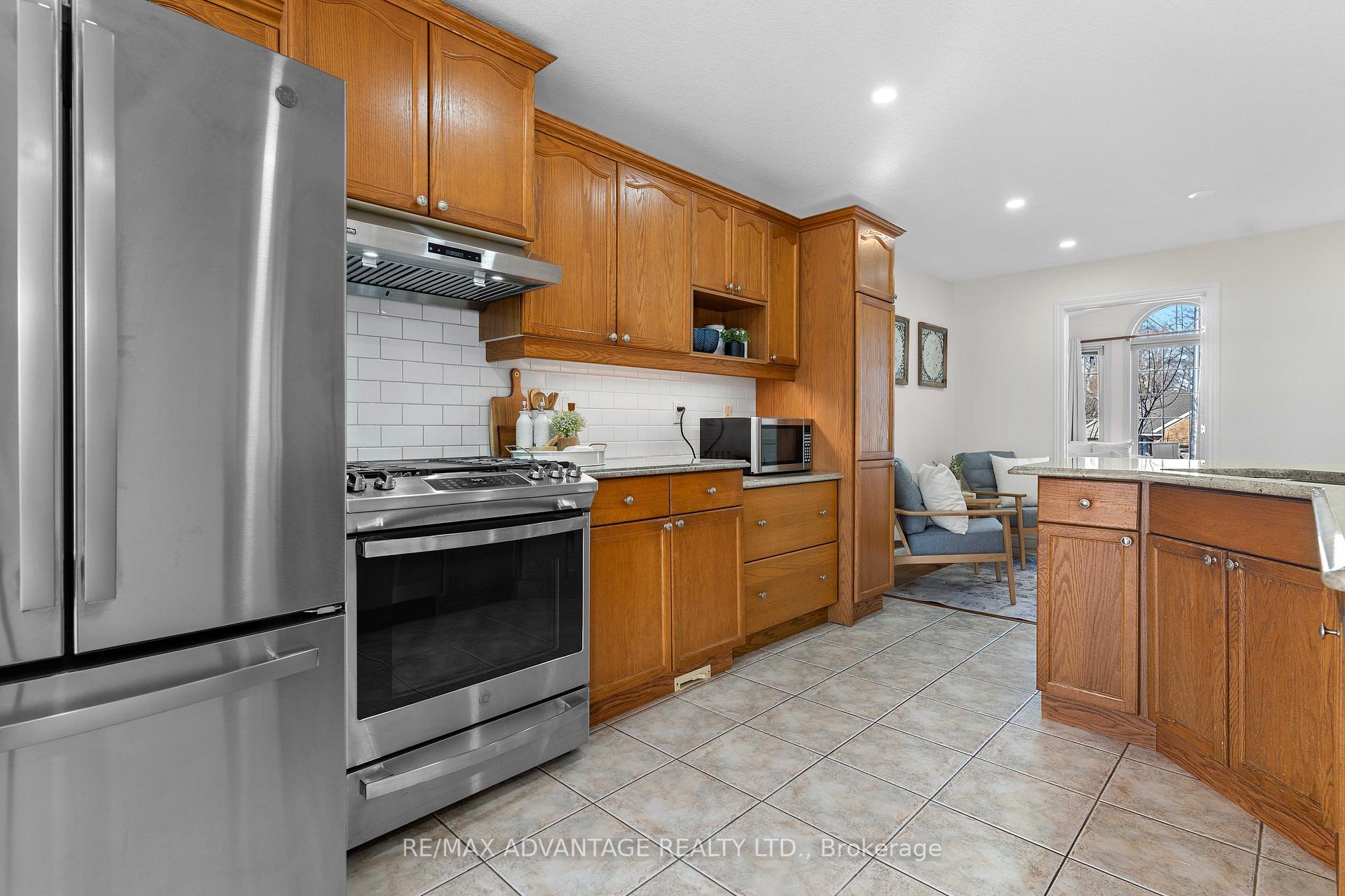 Photo 9 of 92 Axford Parkway, St. Thomas — HOMEH
