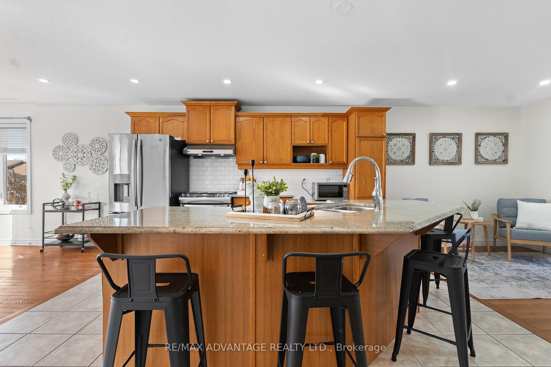 Photo 10 of 92 Axford Parkway, St. Thomas — HOMEH