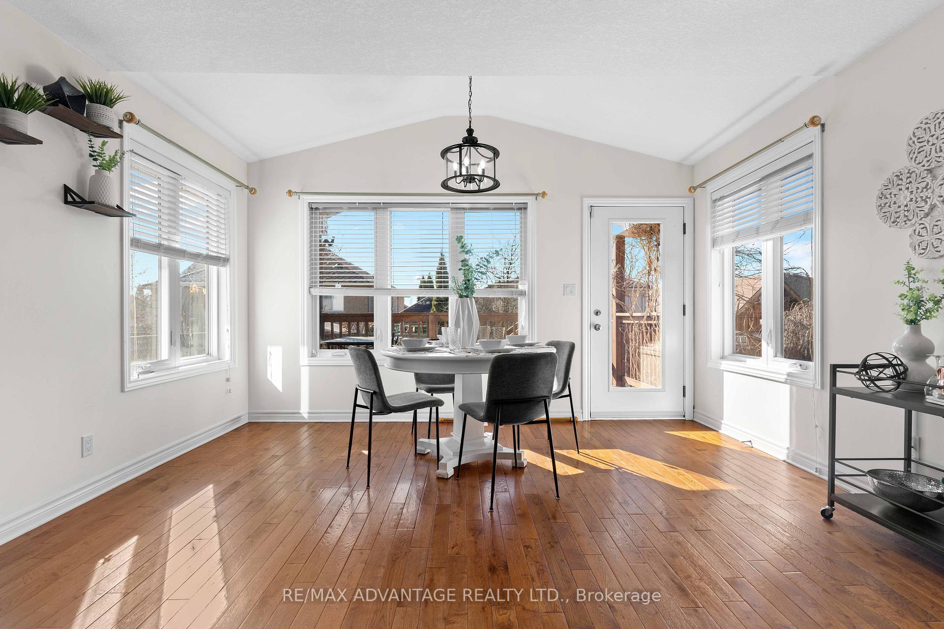 Photo 11 of 92 Axford Parkway, St. Thomas — HOMEH