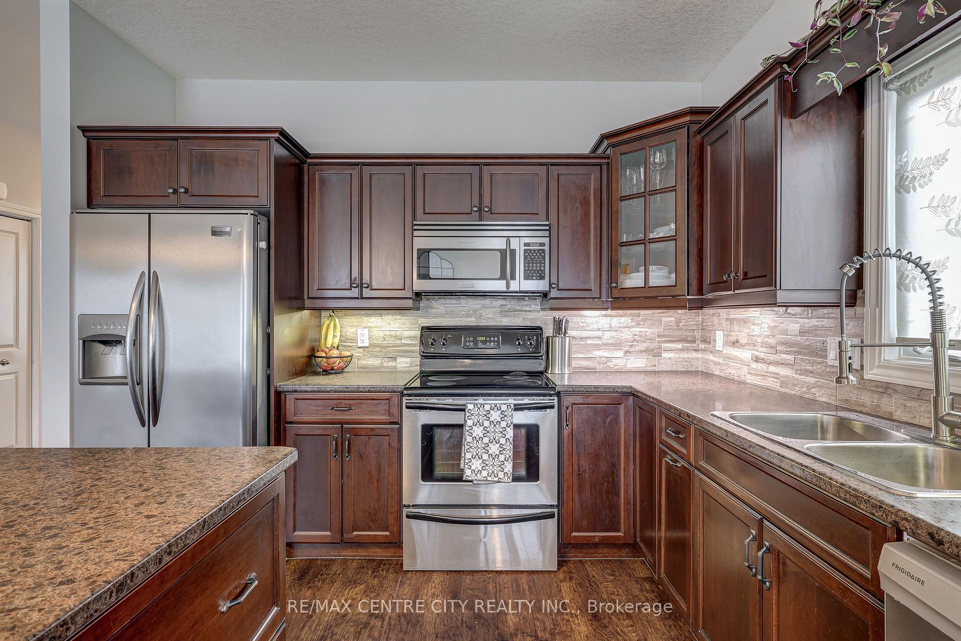 Photo 12 of 52 Circlewood Drive, St. Thomas — HOMEH