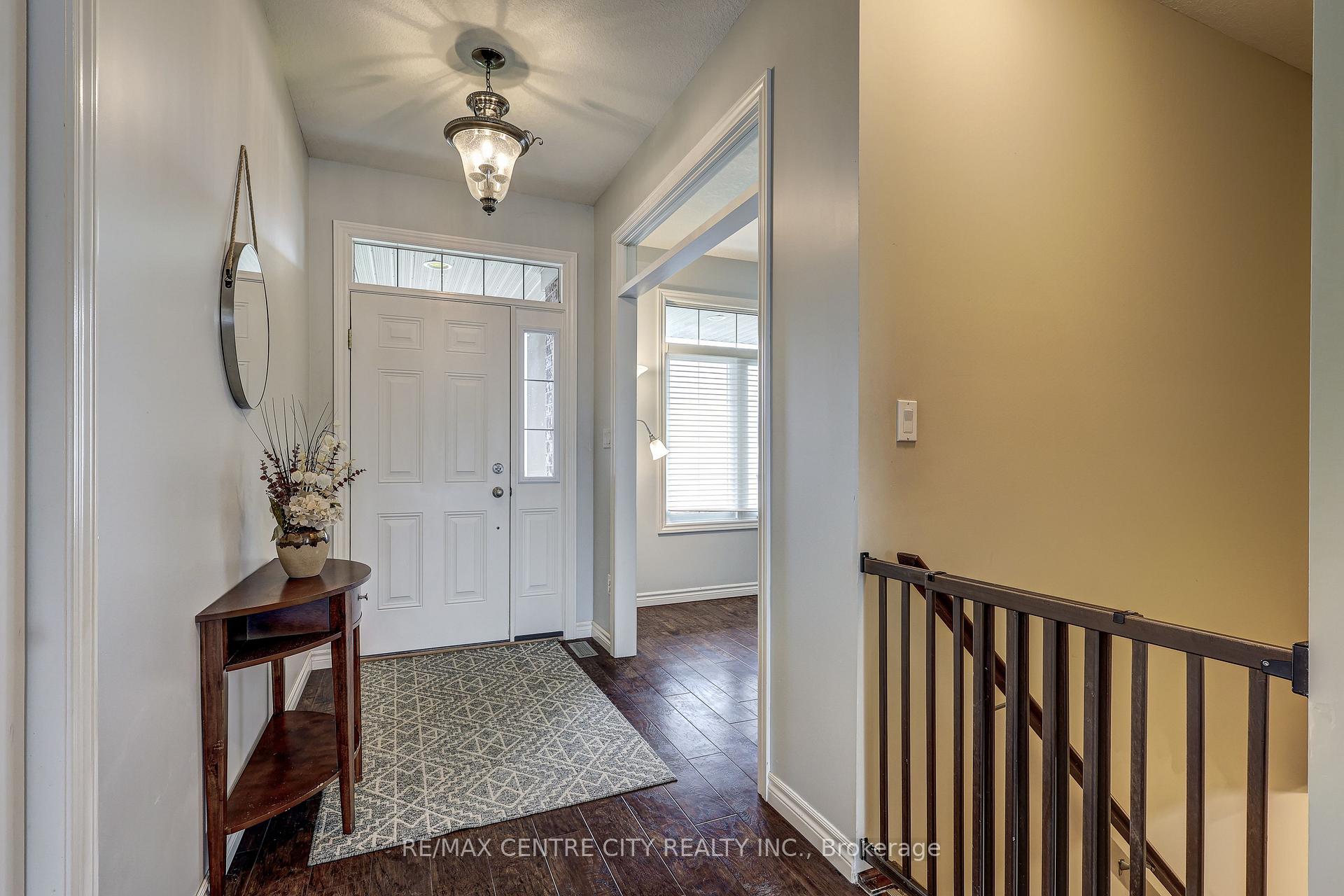 Photo 14 of 52 Circlewood Drive, St. Thomas — HOMEH