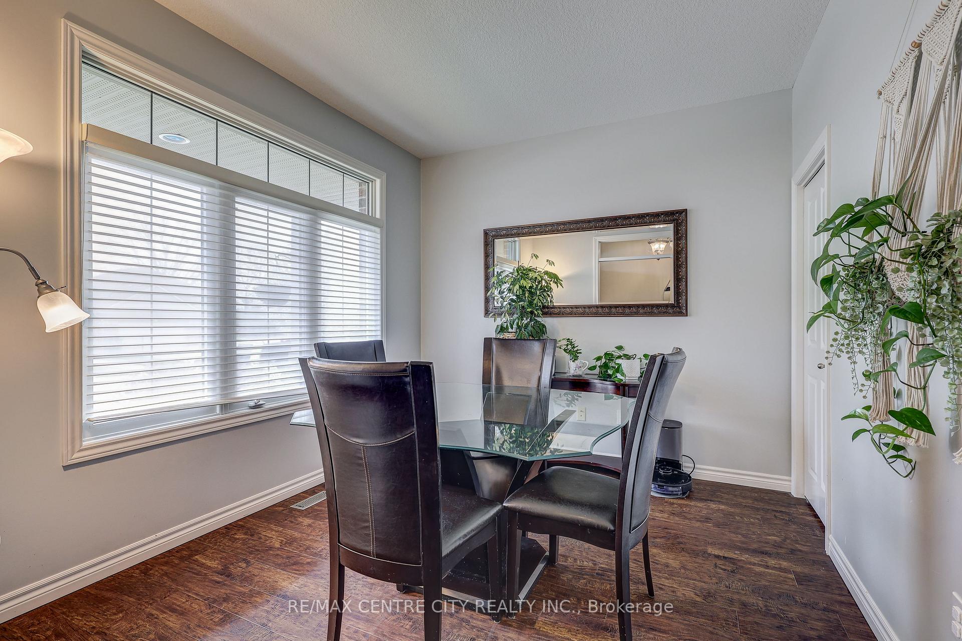 Photo 16 of 52 Circlewood Drive, St. Thomas — HOMEH