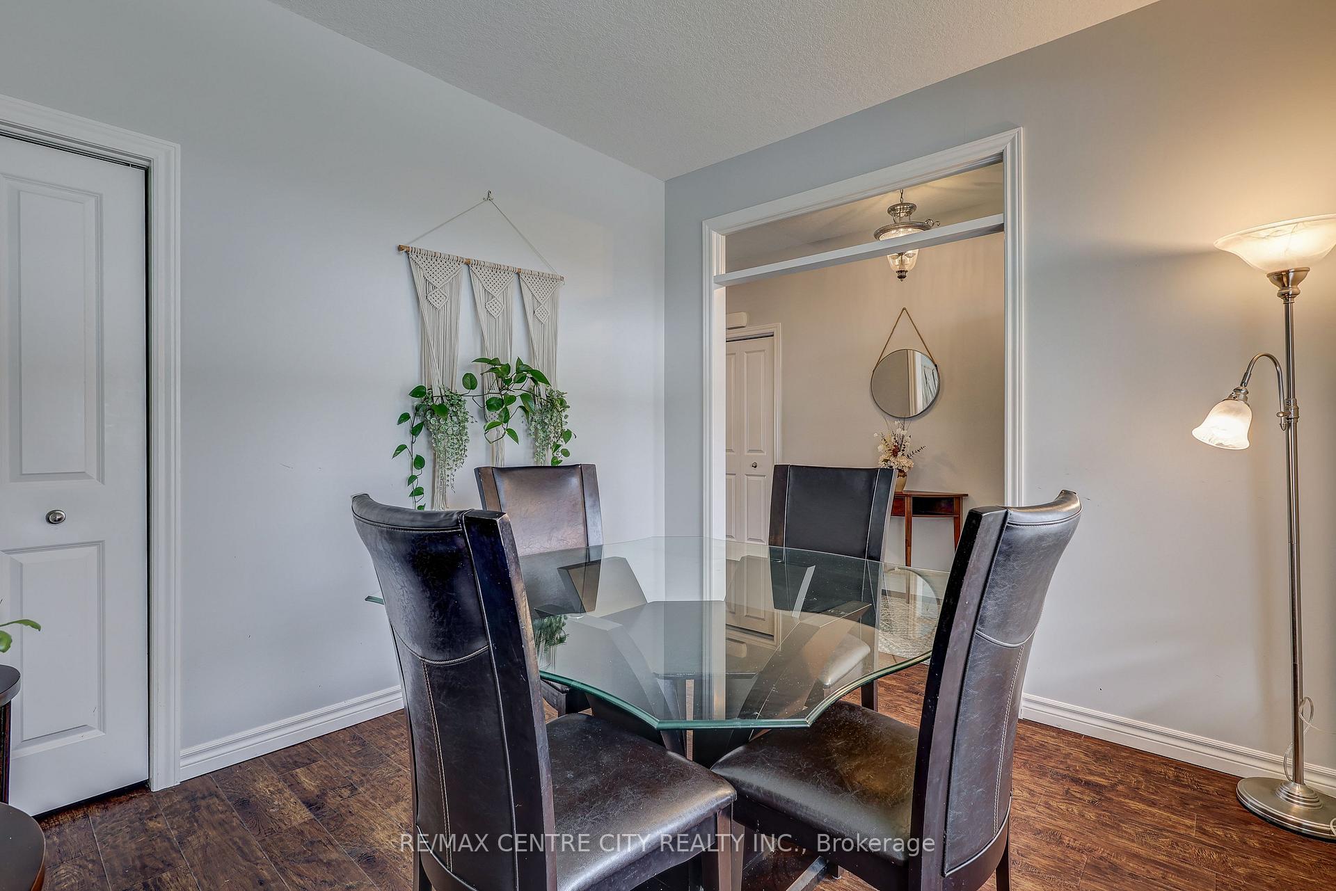 Photo 17 of 52 Circlewood Drive, St. Thomas — HOMEH