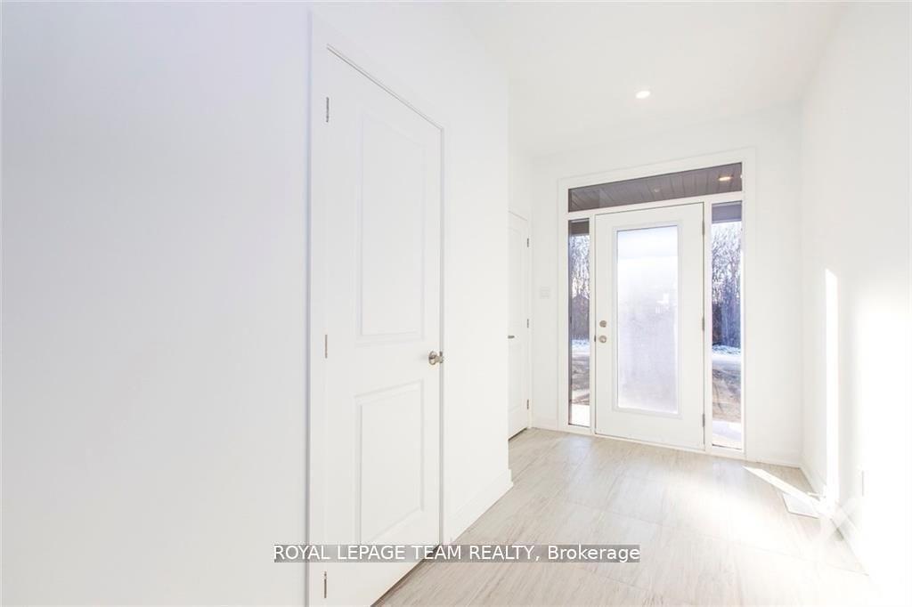 Photo 4 of 632 Putney Crescent, Ottawa, Stittsville (South) — HOMEH