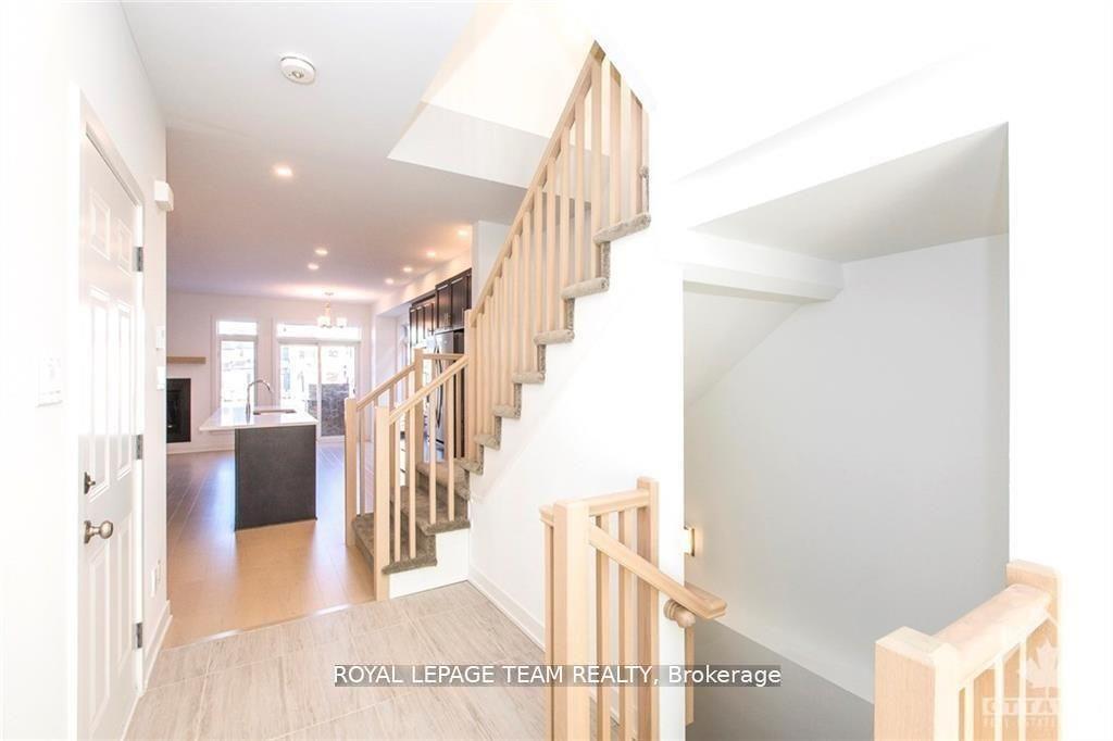 Photo 5 of 632 Putney Crescent, Ottawa, Stittsville (South) — HOMEH