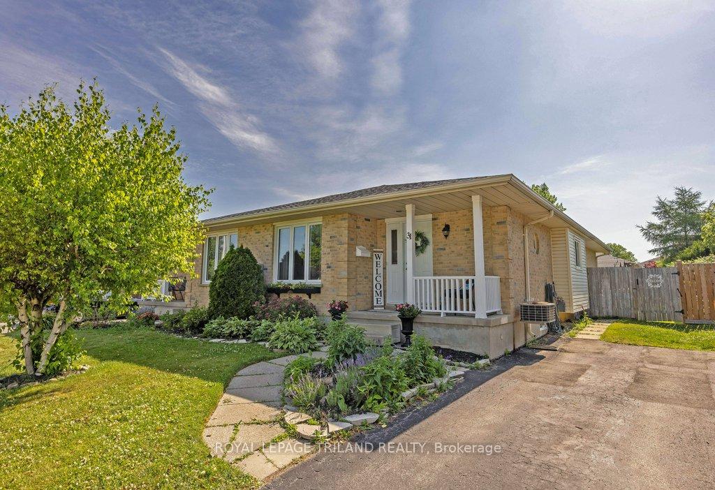 Photo 1 of 31 Carrie Crescent, St. Thomas — HOMEH