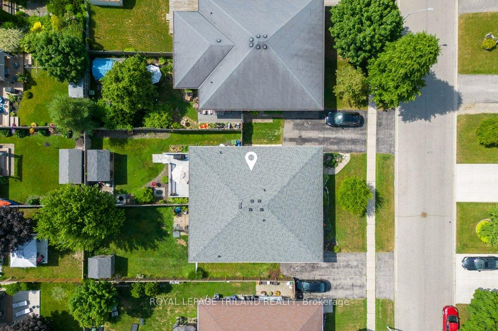 Photo 4 of 31 Carrie Crescent, St. Thomas — HOMEH