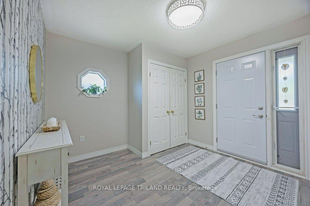 Photo 5 of 31 Carrie Crescent, St. Thomas — HOMEH