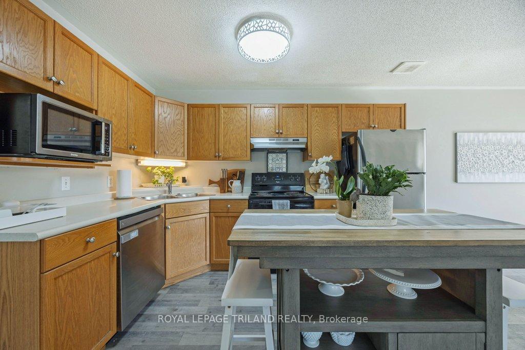 Photo 8 of 31 Carrie Crescent, St. Thomas — HOMEH