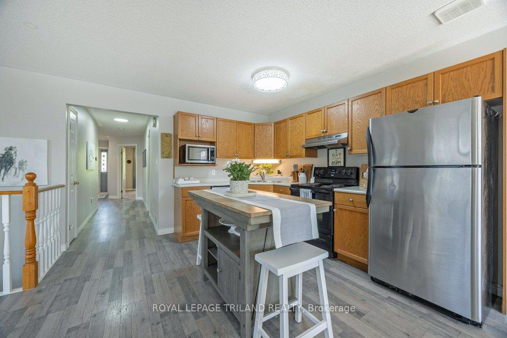 Photo 10 of 31 Carrie Crescent, St. Thomas — HOMEH