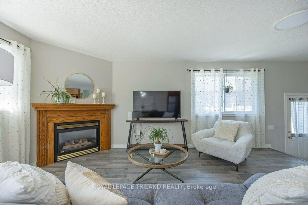 Photo 13 of 31 Carrie Crescent, St. Thomas — HOMEH