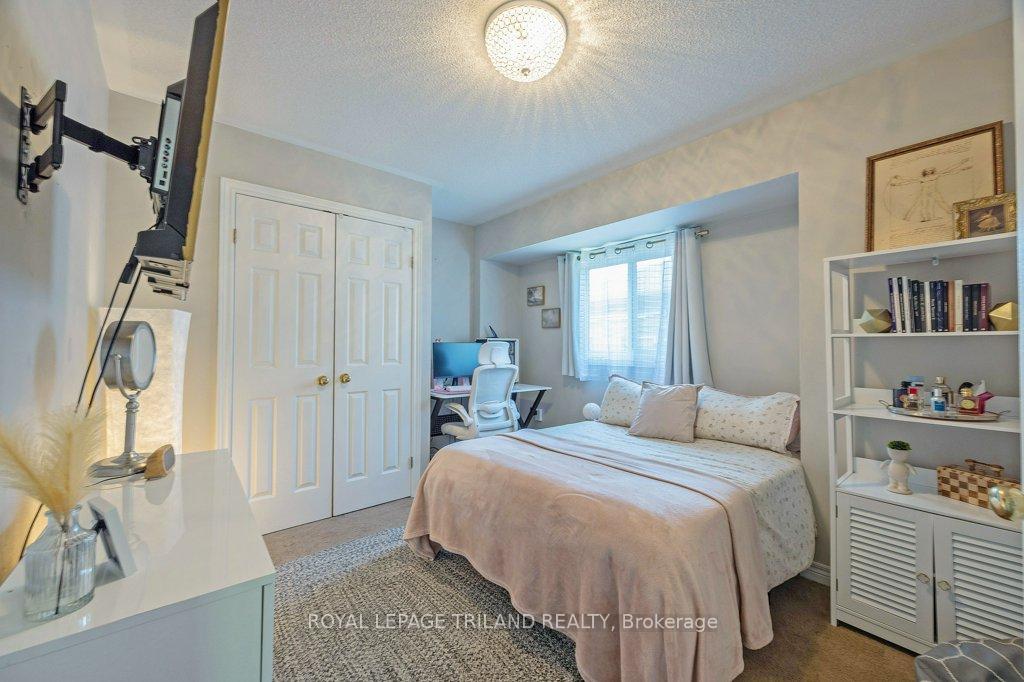 Photo 18 of 31 Carrie Crescent, St. Thomas — HOMEH