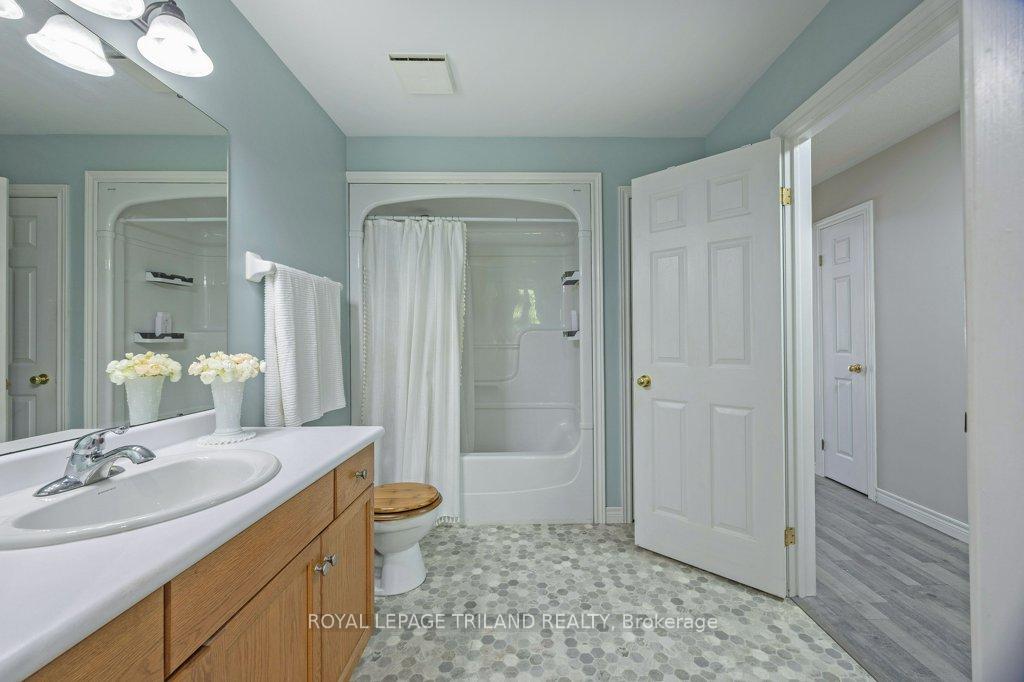 Photo 19 of 31 Carrie Crescent, St. Thomas — HOMEH