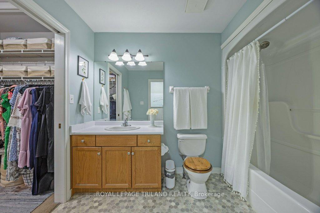 Photo 20 of 31 Carrie Crescent, St. Thomas — HOMEH