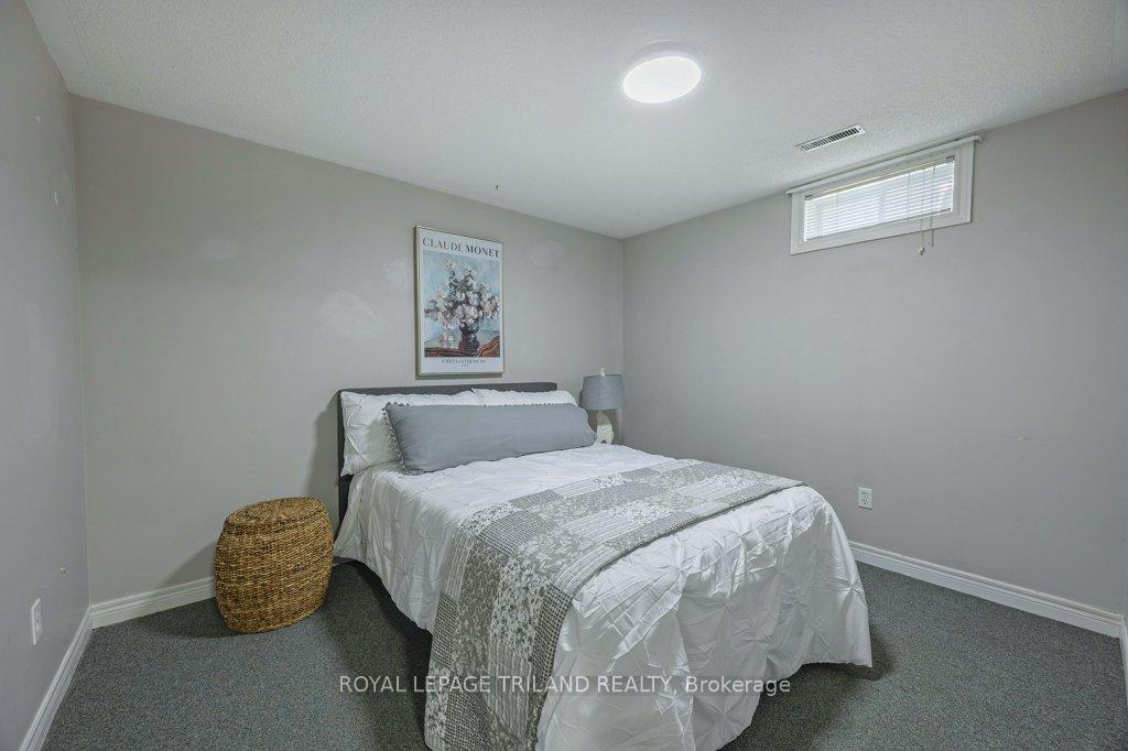 Photo 23 of 31 Carrie Crescent, St. Thomas — HOMEH