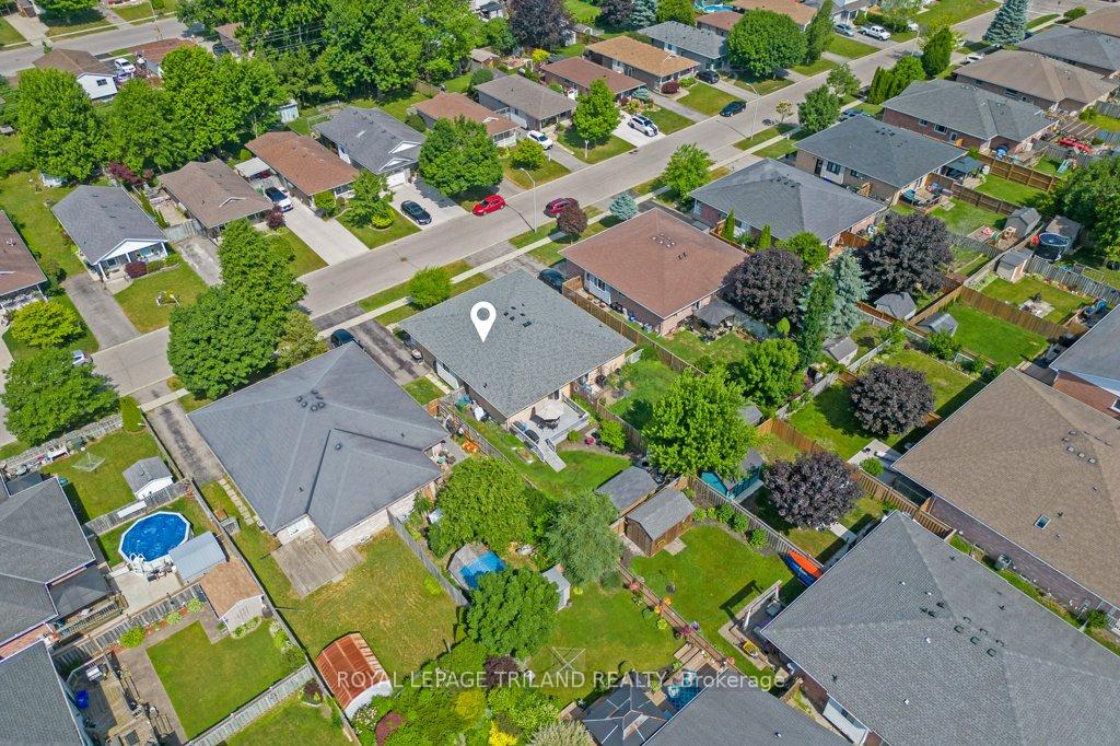 Photo 35 of 31 Carrie Crescent, St. Thomas — HOMEH