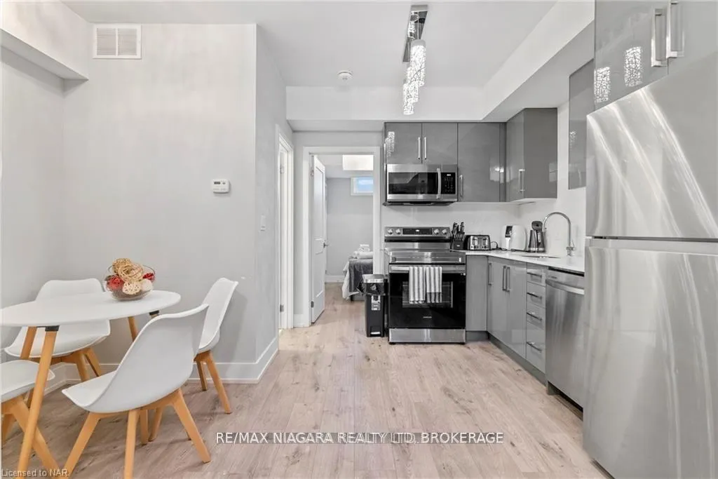 Photo 6 of Unit 115, 6065 Mcleod Road, Niagara Falls, Arad/Fallsview — HOMEH