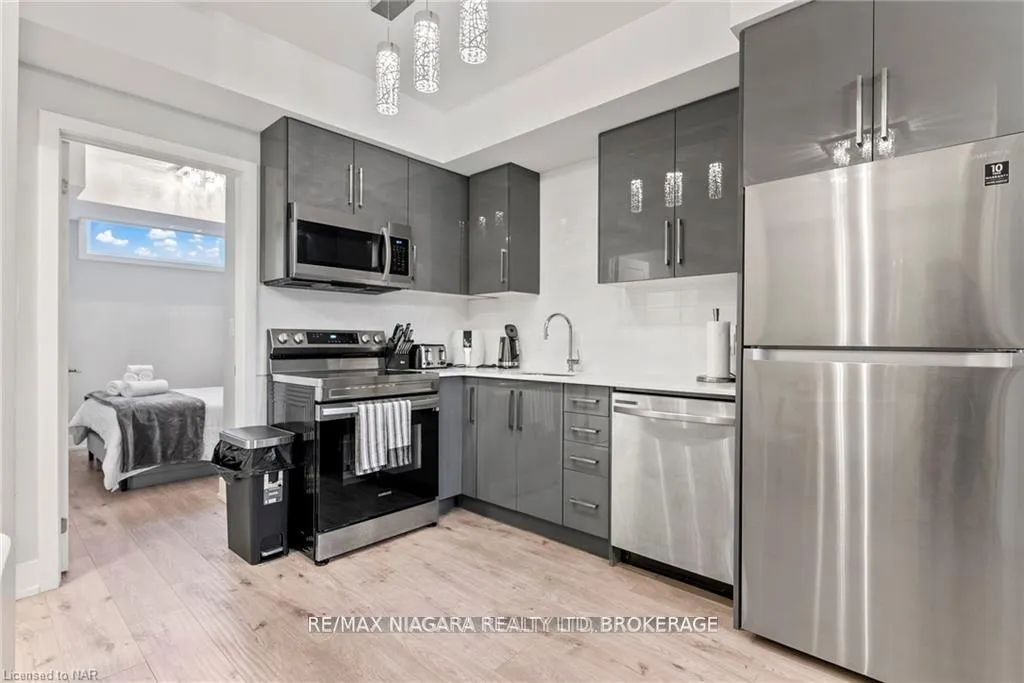 Photo 7 of Unit 115, 6065 Mcleod Road, Niagara Falls, Arad/Fallsview — HOMEH