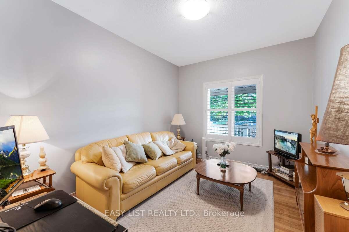 Photo 7 of 31 Forest Creek Drive, Ottawa, Stittsville (Central) — HOMEH