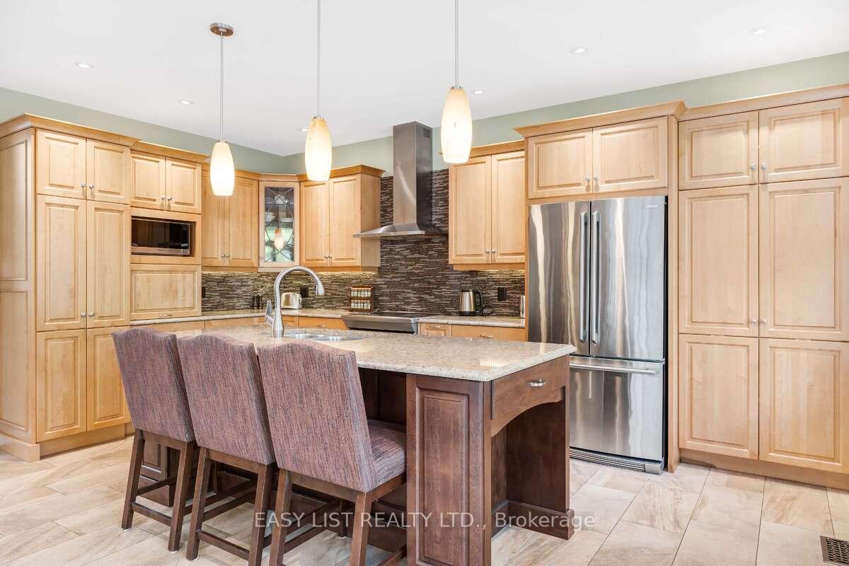 Photo 8 of 31 Forest Creek Drive, Ottawa, Stittsville (Central) — HOMEH