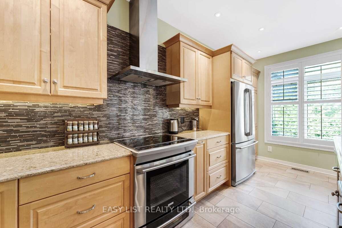 Photo 9 of 31 Forest Creek Drive, Ottawa, Stittsville (Central) — HOMEH