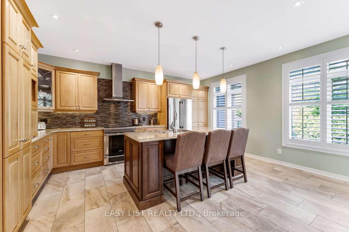 Photo 10 of 31 Forest Creek Drive, Ottawa, Stittsville (Central) — HOMEH