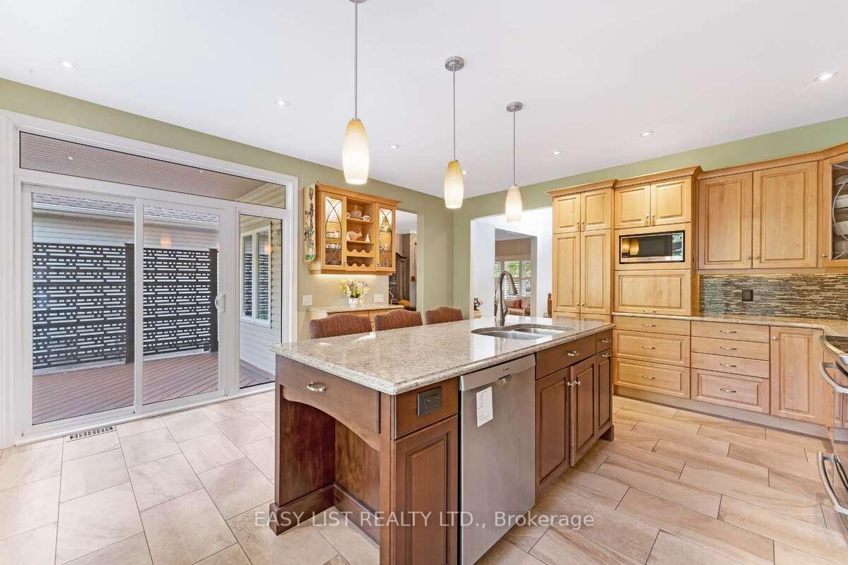 Photo 13 of 31 Forest Creek Drive, Ottawa, Stittsville (Central) — HOMEH