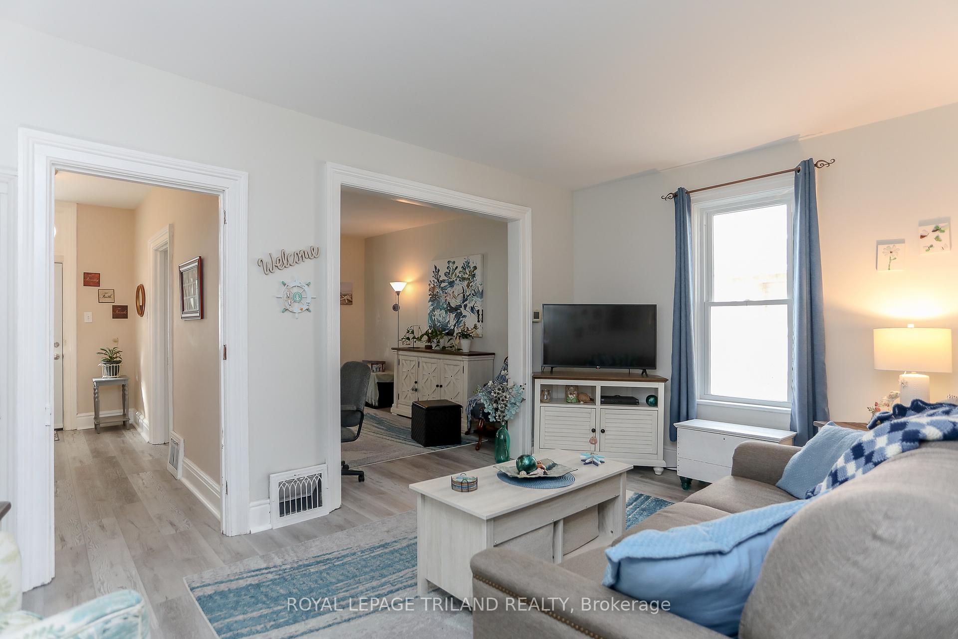 Photo 4 of 15 Eagle Street, St. Thomas — HOMEH