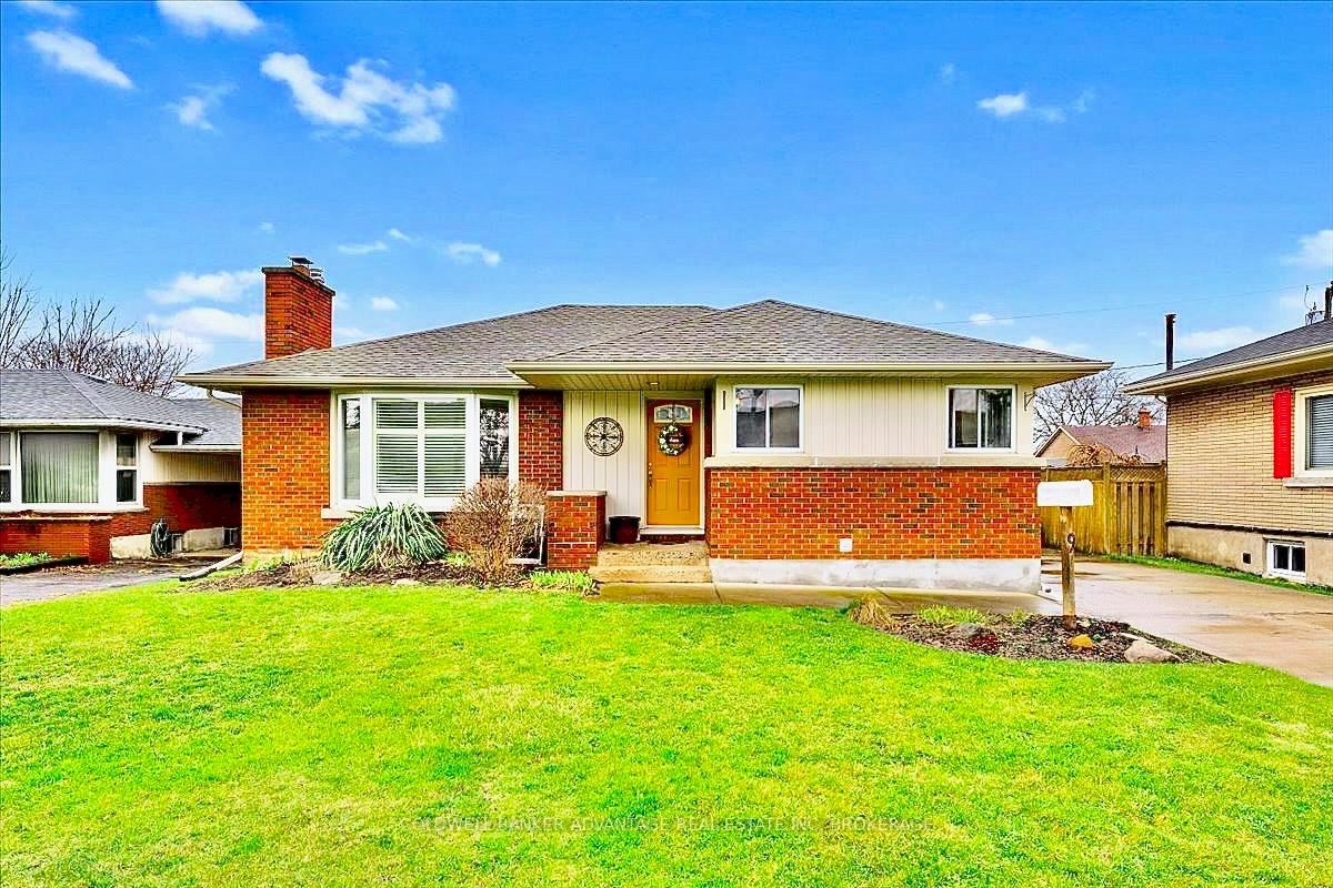 Photo 2 of 9 Meadowvale Drive, St. Catharines, Lakeport — HOMEH