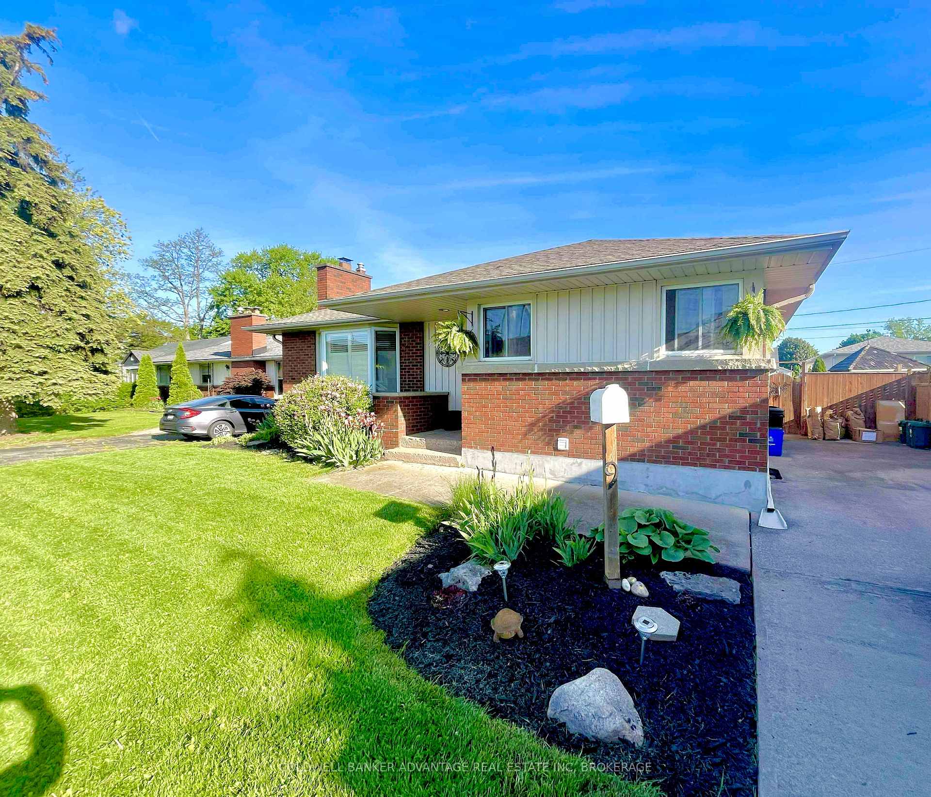 Photo 4 of 9 Meadowvale Drive, St. Catharines, Lakeport — HOMEH
