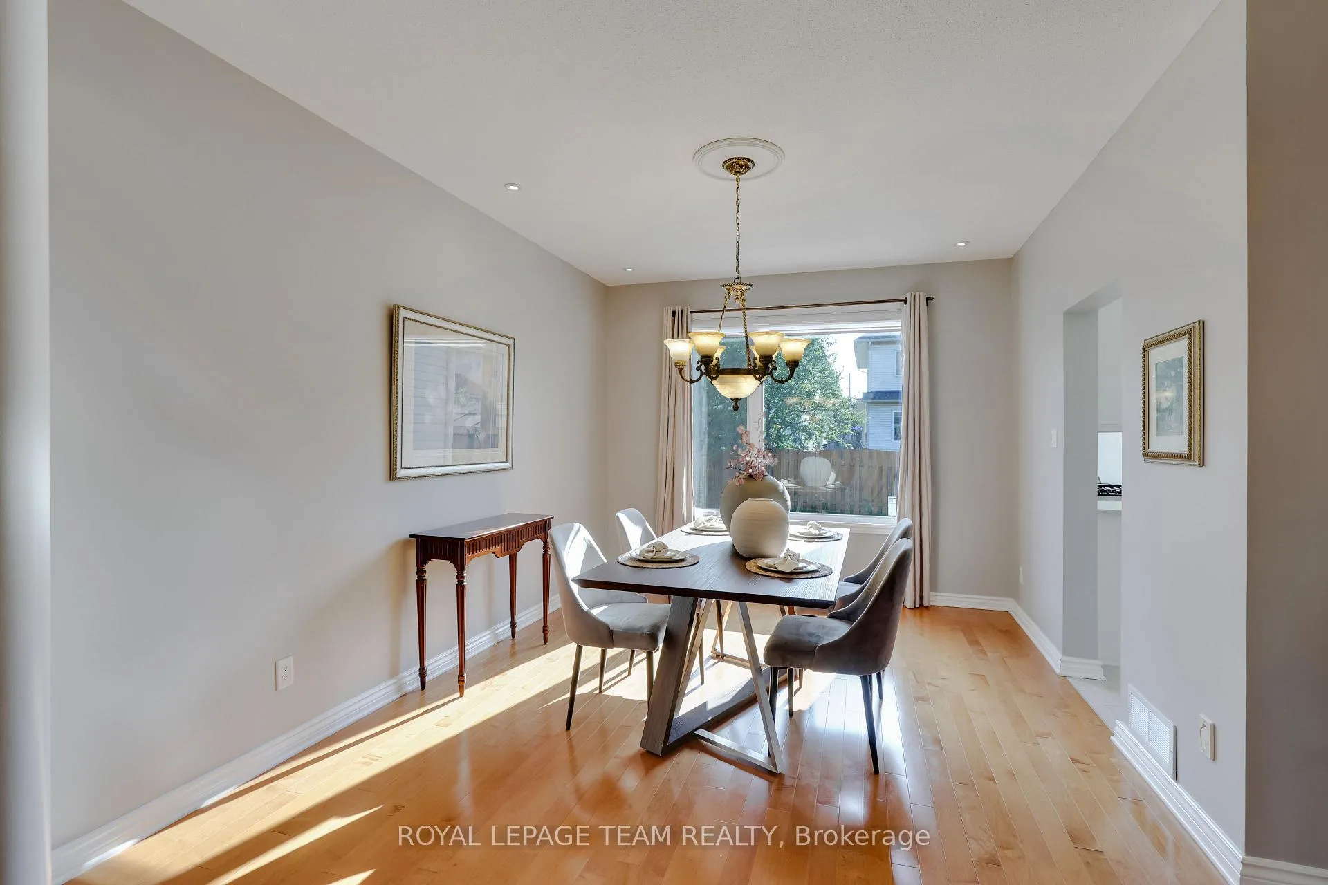 Photo 12 of 36 Keighley Circle, Ottawa, Kanata - Morgan's Grant/South March — HOMEH