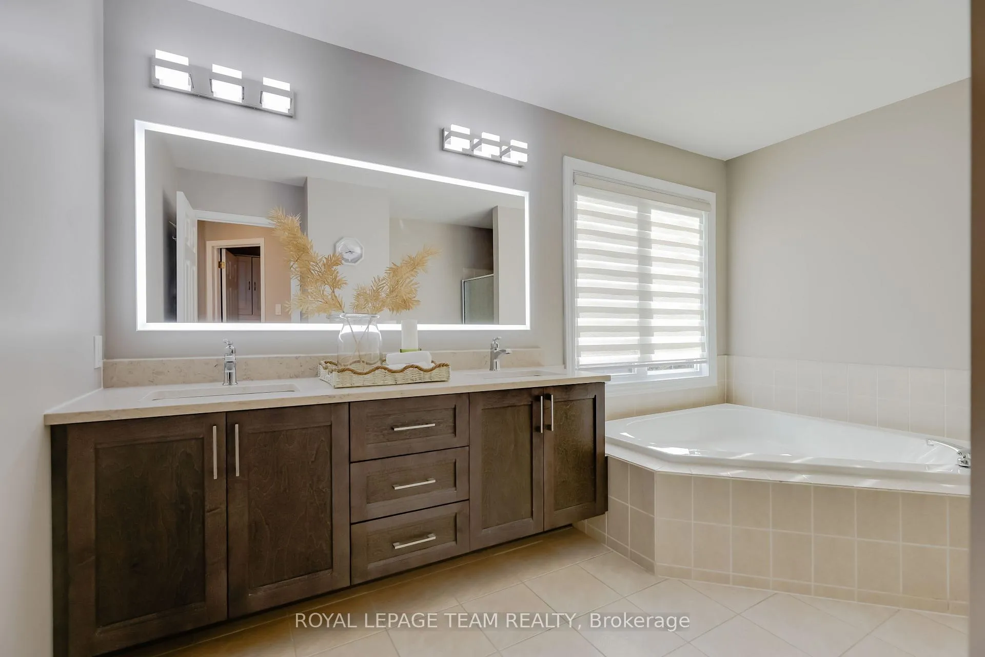 Photo 31 of 36 Keighley Circle, Ottawa, Kanata - Morgan's Grant/South March — HOMEH